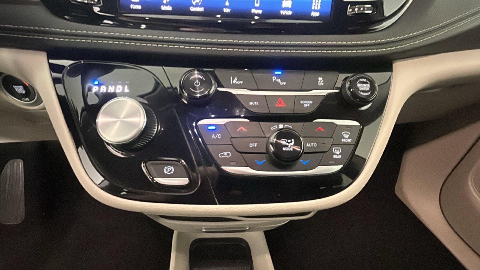 Used 2024 Chrysler Pacifica Limited FWD image 25
