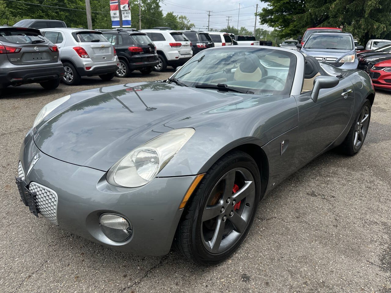 Used 2006 Pontiac Solstice Convertible w/ Premium Package RWD image 2