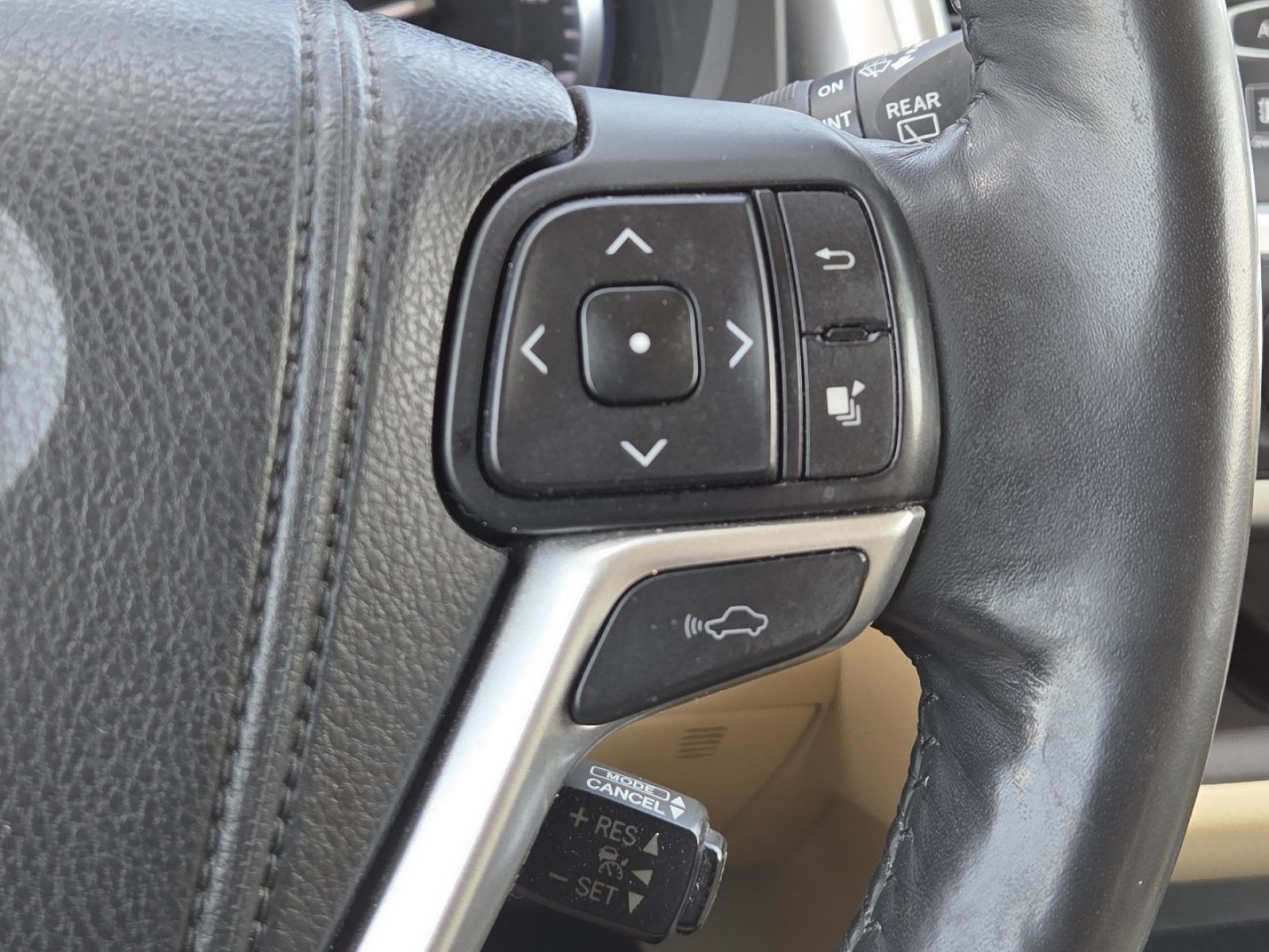 Used 2015 Toyota Highlander Limited Platinum AWD/4WD image 30