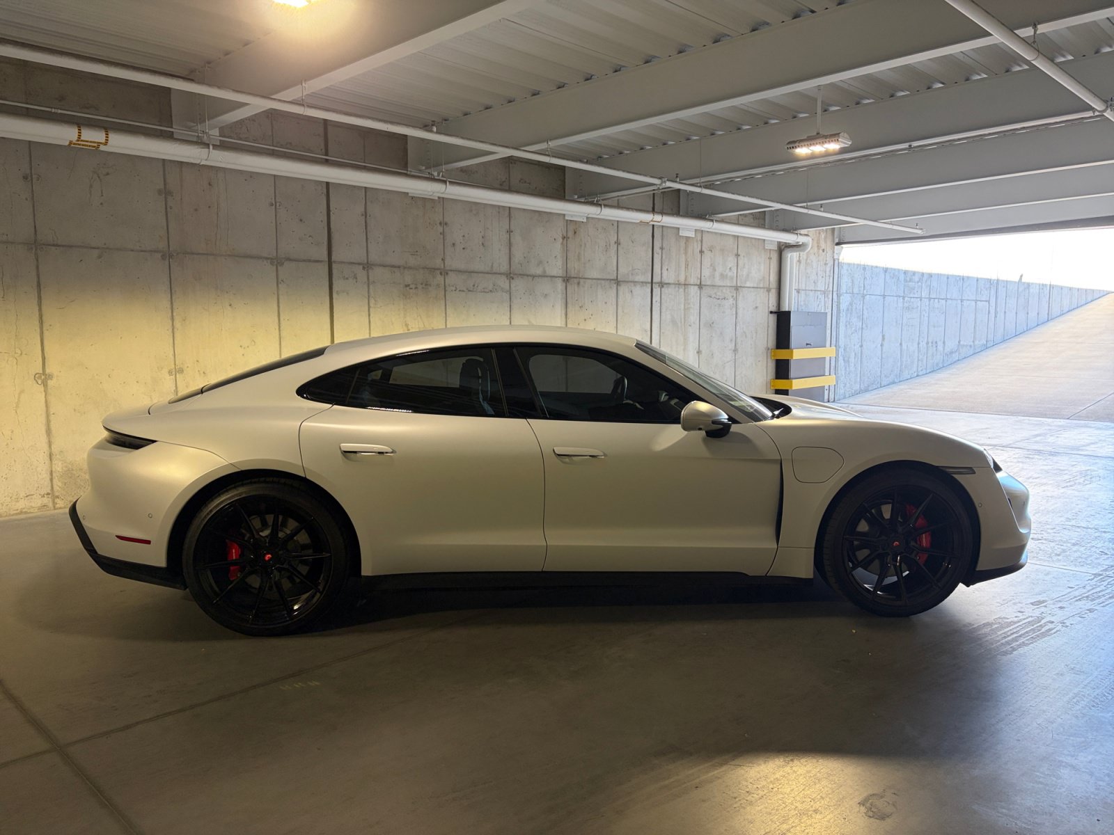 Certified 2022 Porsche Taycan 4S AWD/4WD image 8