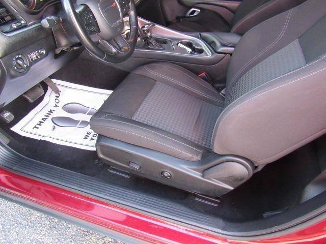 Used 2021 Dodge Challenger SXT w/ Driver Convenience Group RWD image 17