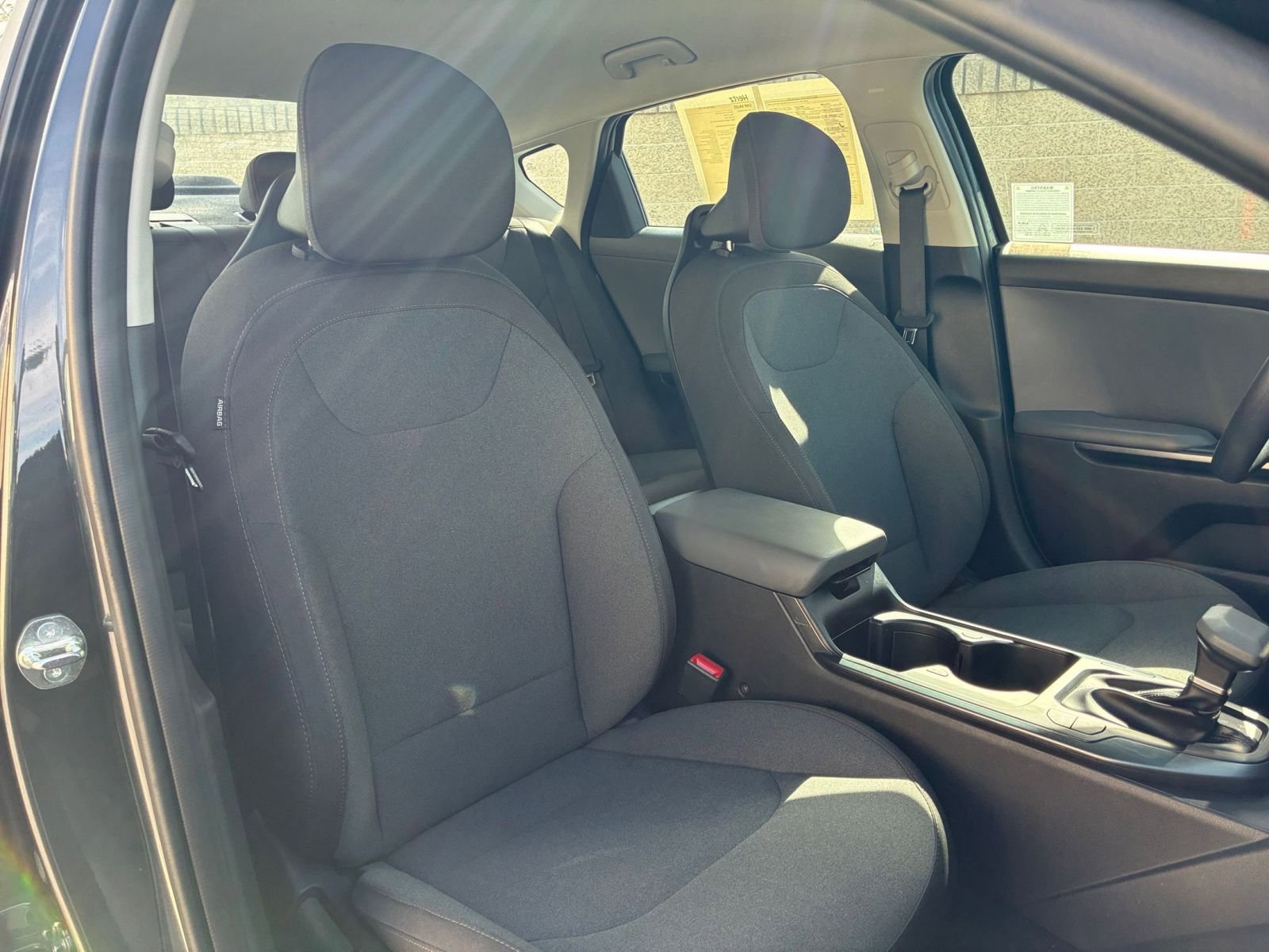 Used 2025 Kia K4 LXS image 36