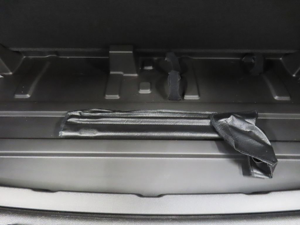 Used 2024 GMC Yukon SLT w/ SLT Luxury Package AWD/4WD image 45