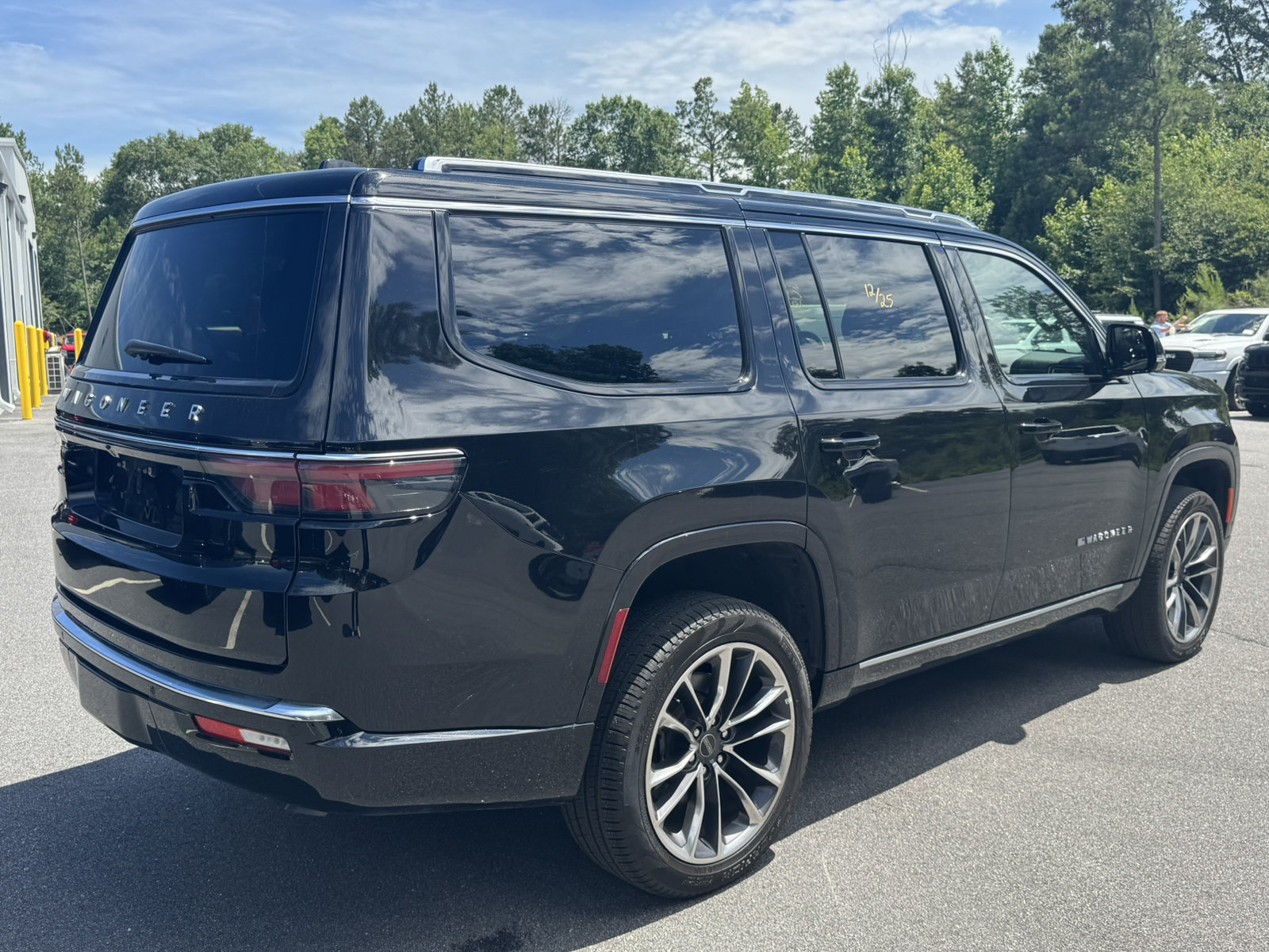 Used 2025 Jeep Wagoneer Series III w/ Premium Group I AWD/4WD image 5