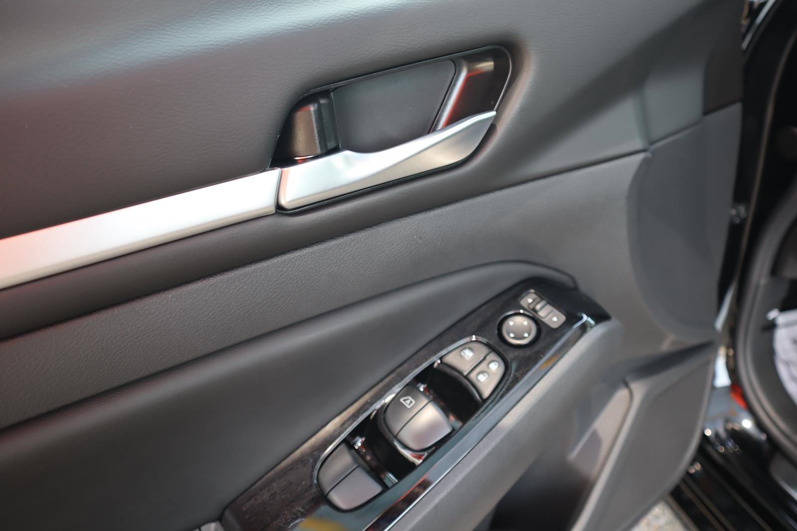 Used 2025 Nissan Altima 2.5 SL FWD image 17