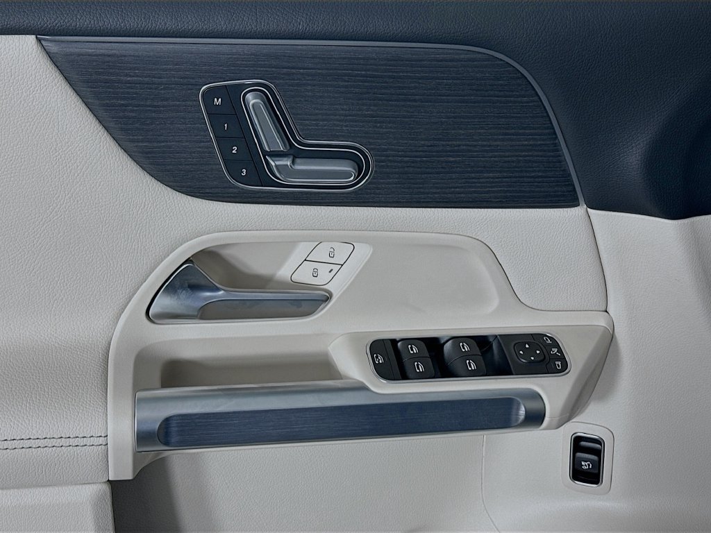 Used 2026 Mercedes-Benz GLB 250 image 18