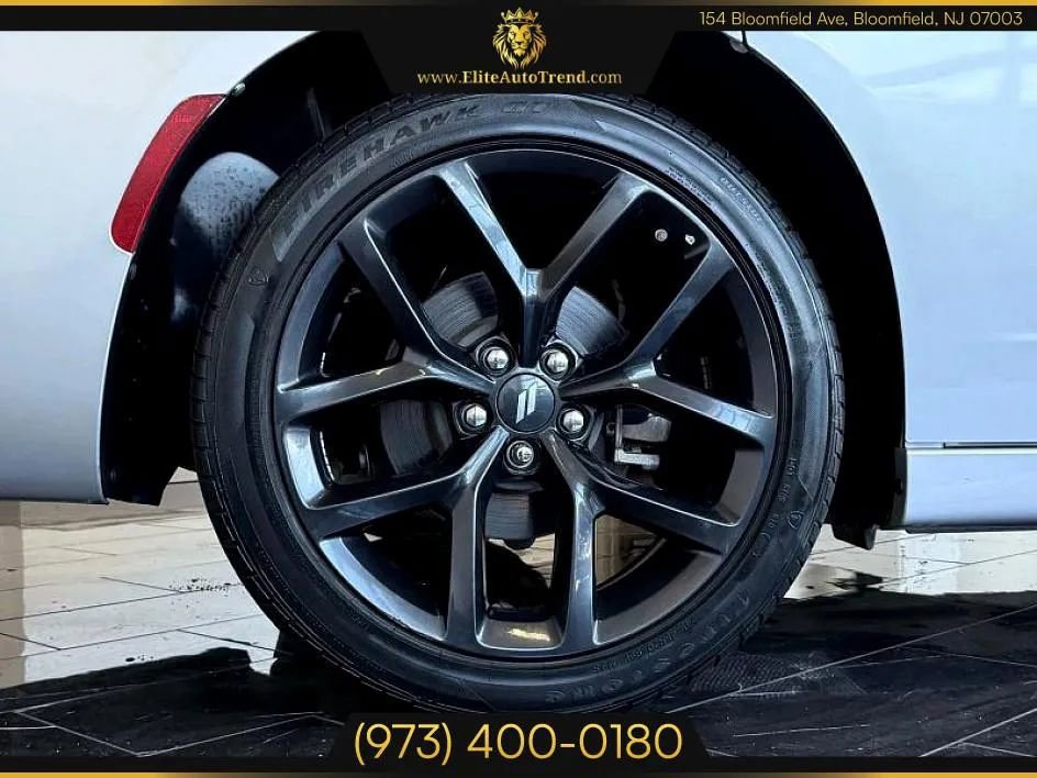 Used 2022 Dodge Charger SXT w/ Blacktop Package image 8