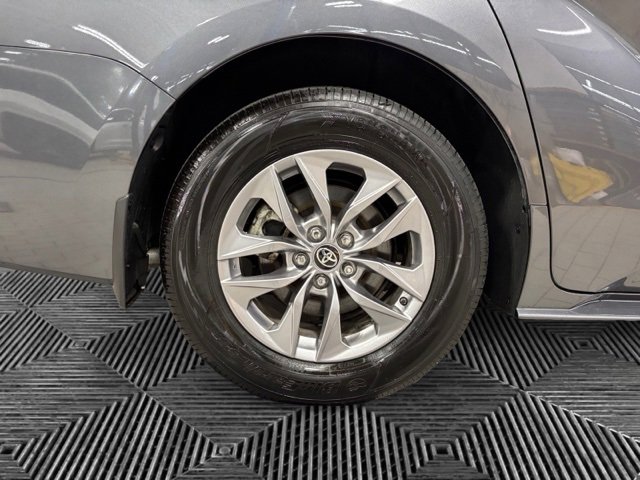 Used 2025 Toyota Sienna LE image 33