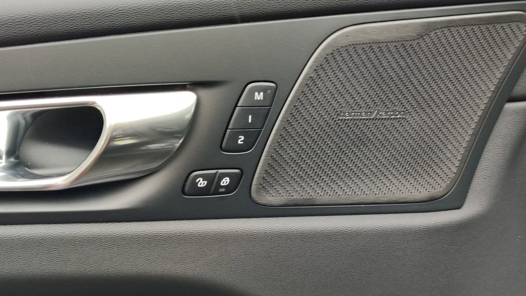 New 2026 Volvo XC60 B5 Ultra w/ Climate Package image 9