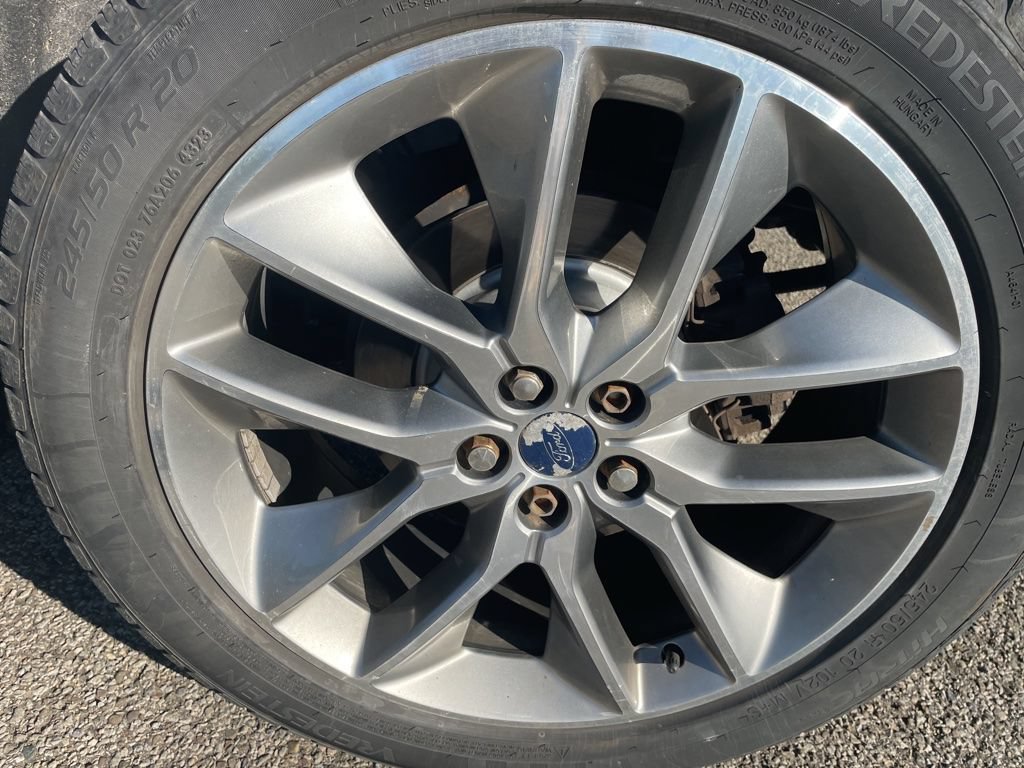 Used 2017 Ford Edge Titanium w/ Equipment Group 301A AWD/4WD image 10