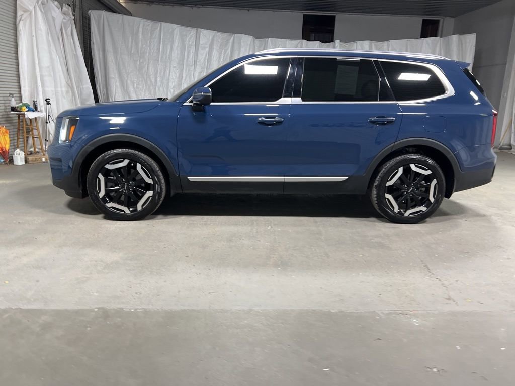 Used 2023 Kia Telluride S w/ S Sunroof Package image 4