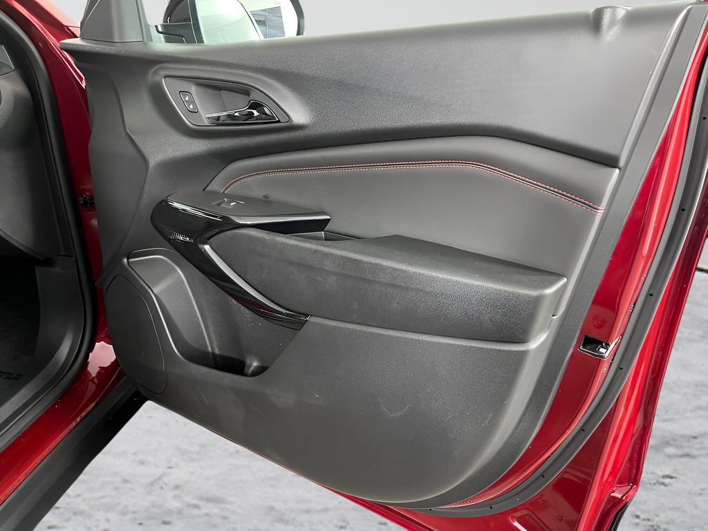 Used 2025 Chevrolet Trax RS w/ Driver Confidence Package FWD image 15