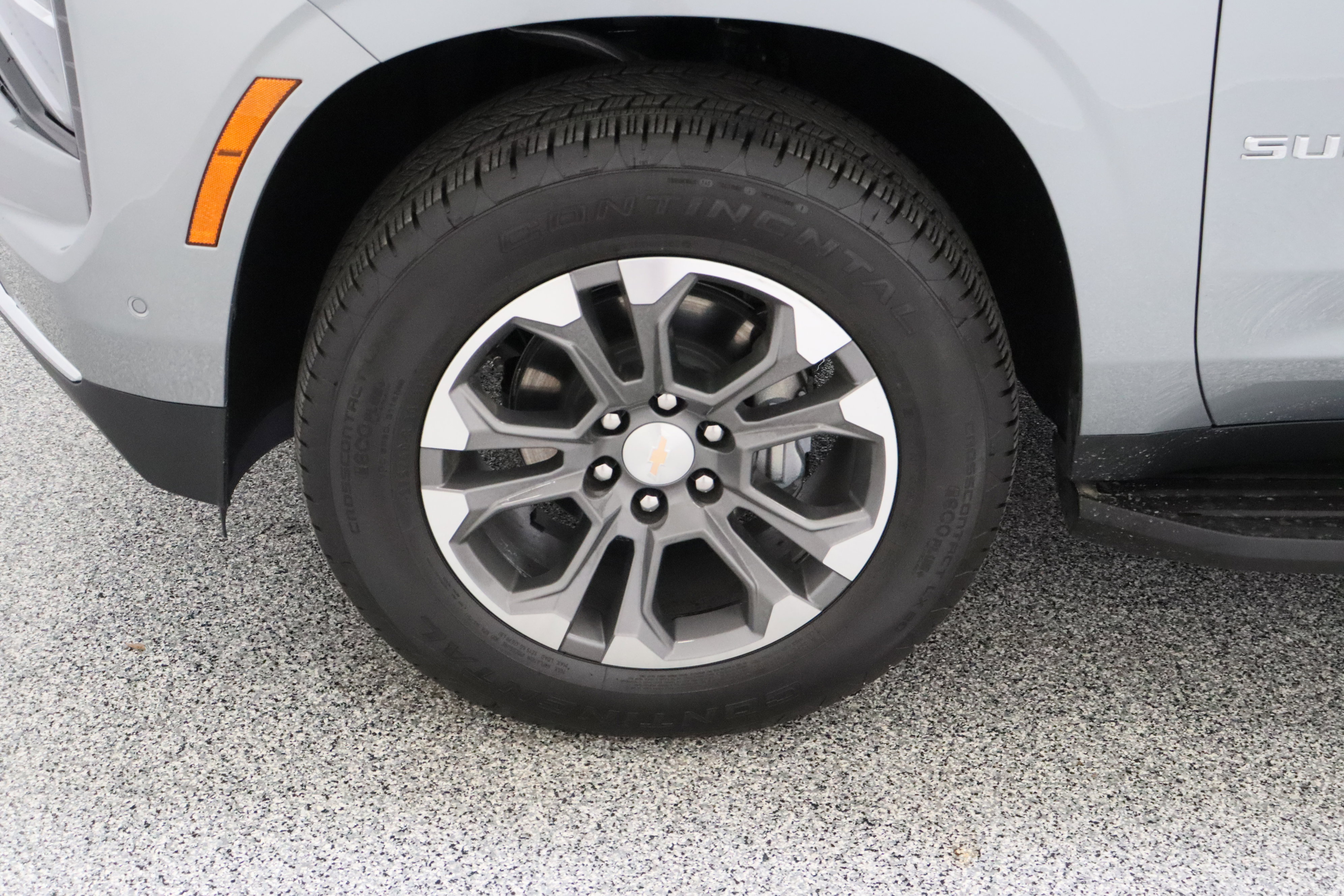 Used 2025 Chevrolet Suburban LT w/ Comfort Package RWD image 11