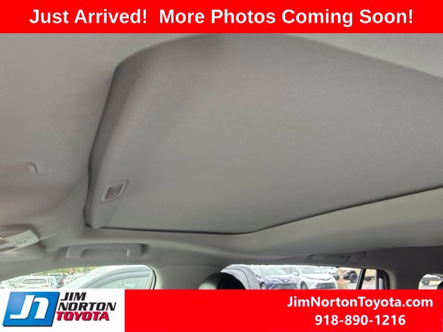 Used 2021 Toyota Highlander Limited FWD image 11