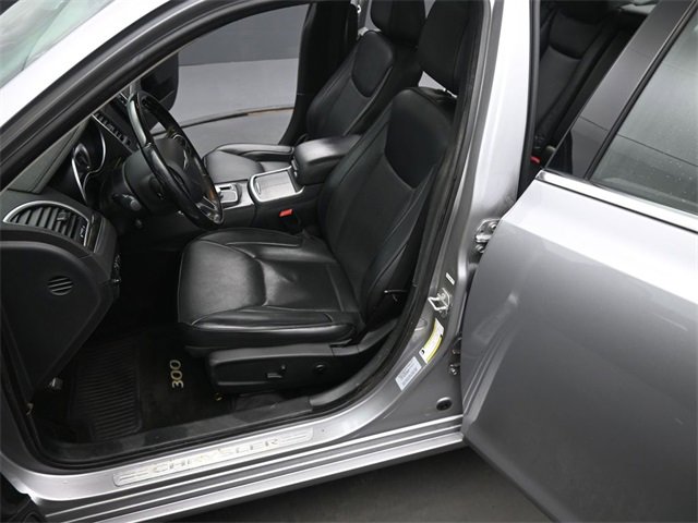 Used 2017 Chrysler 300 C image 11