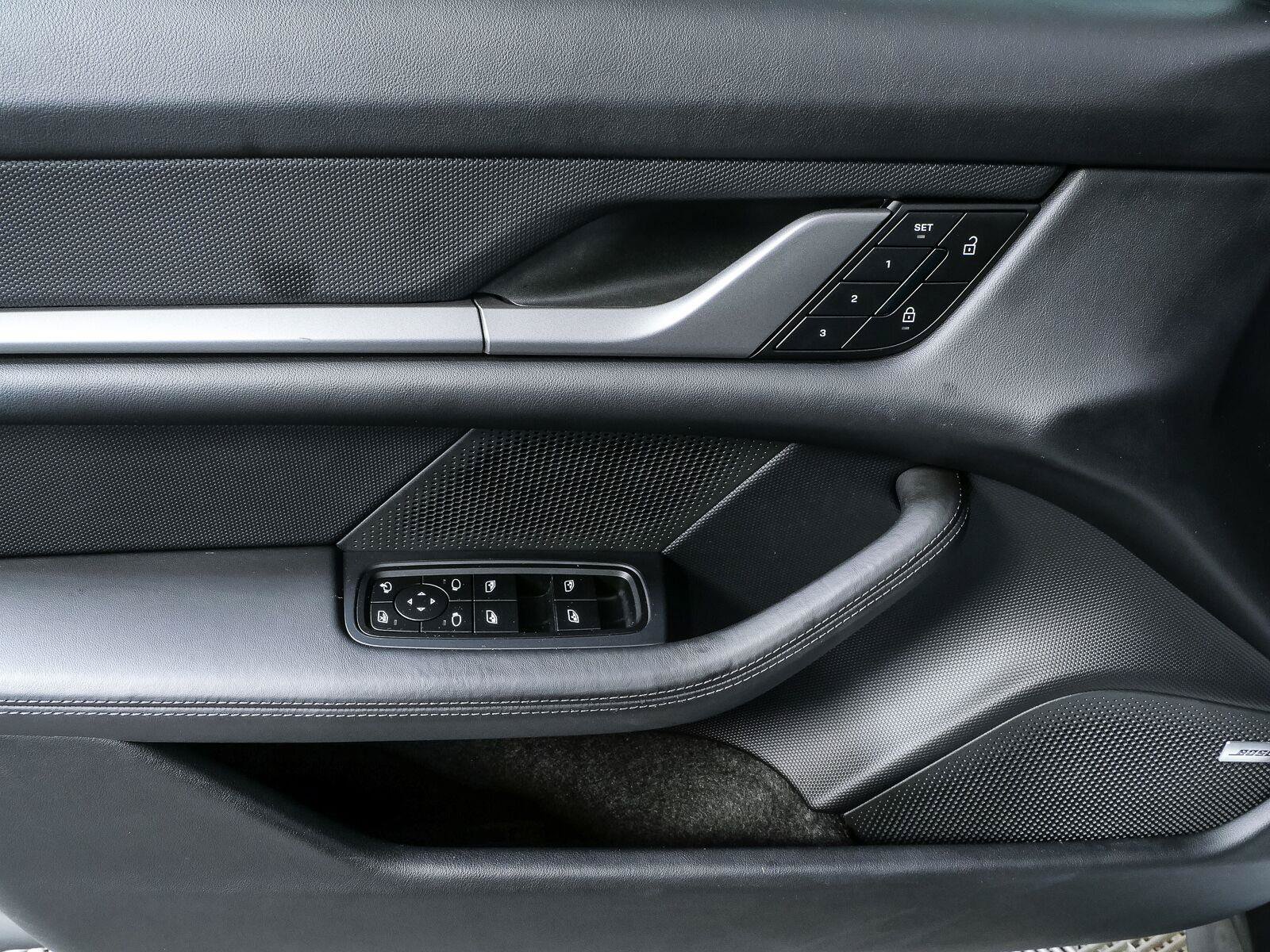 Certified 2025 Porsche Taycan AWD/4WD image 6