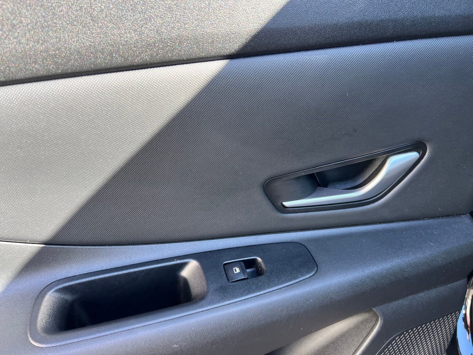 Used 2023 Hyundai Elantra Limited image 44