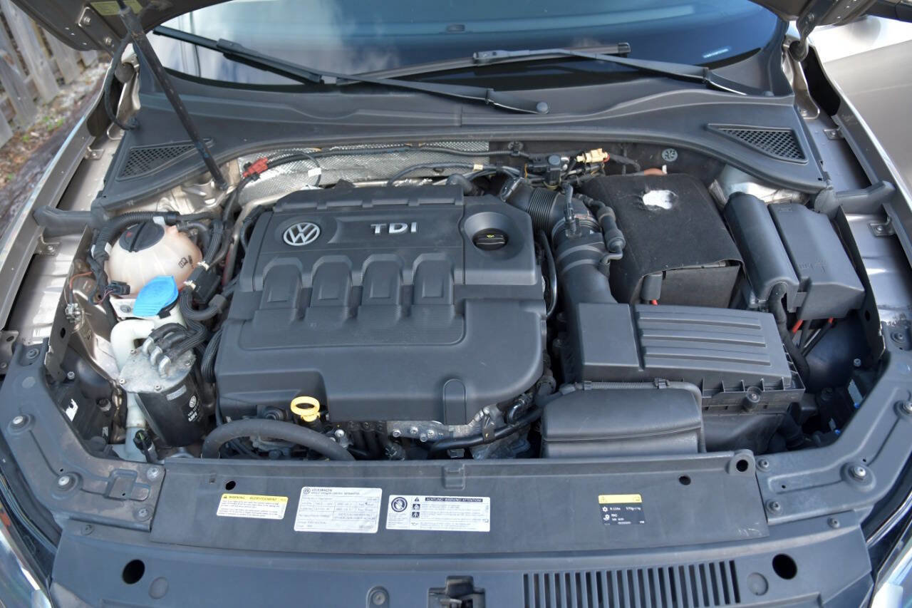 Used 2015 Volkswagen Passat TDI SE image 23