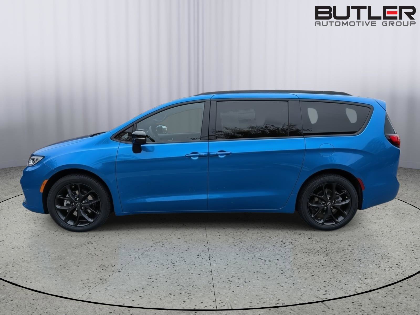 New 2026 Chrysler Pacifica Select FWD video 3