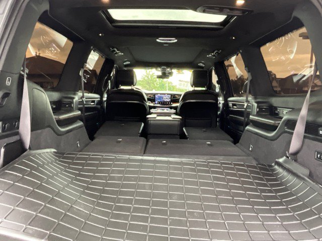 Used 2023 Jeep Grand Wagoneer Series III AWD/4WD image 41
