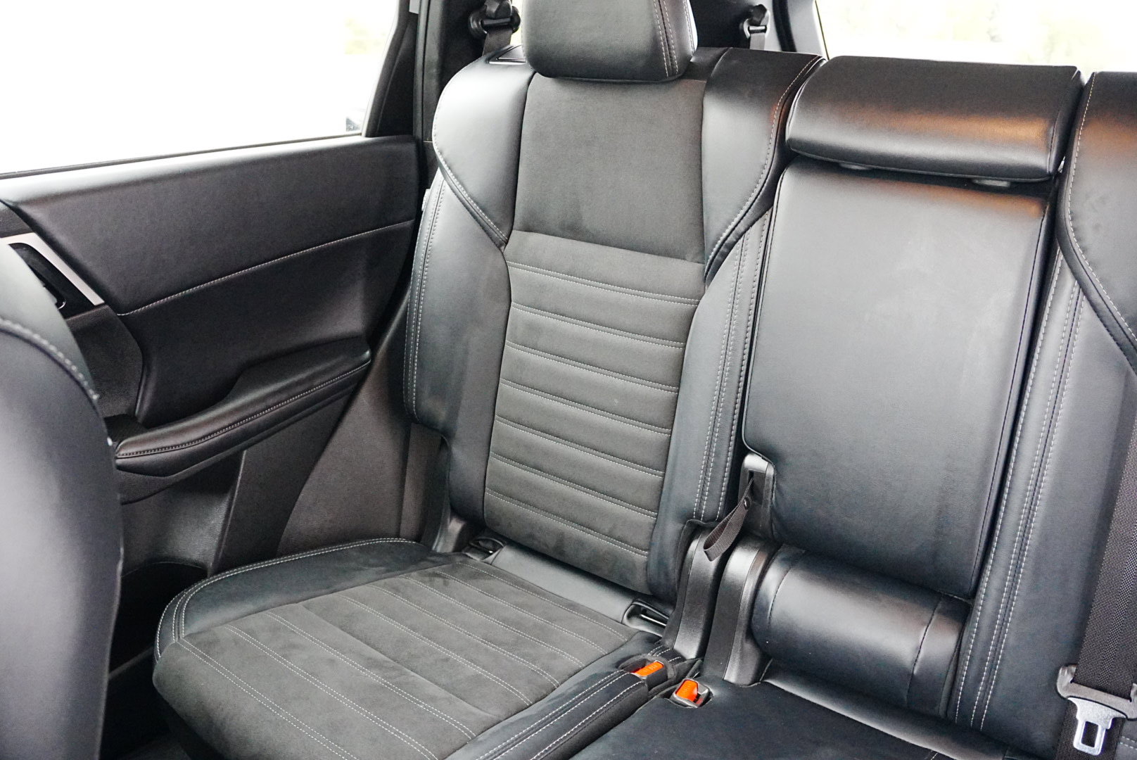 Used 2024 Mitsubishi Outlander SE image 15