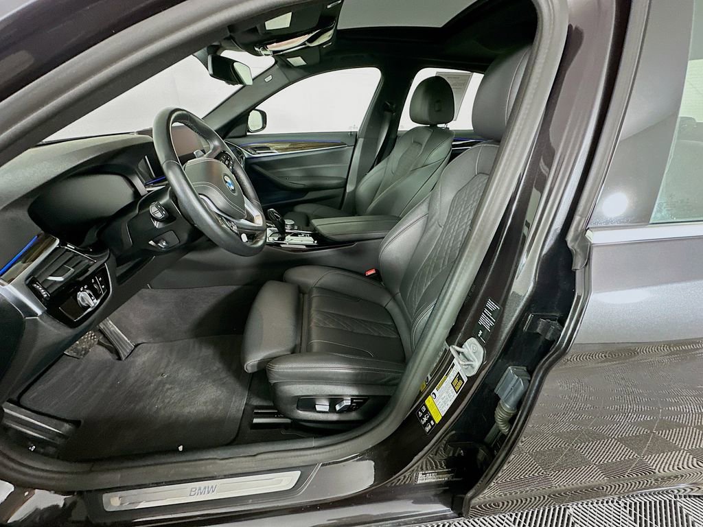 Used 2021 BMW 530i xDrive w/ Convenience Package image 28