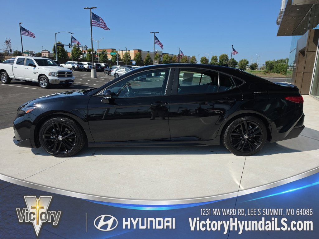 Used 2025 Toyota Camry SE FWD image 2