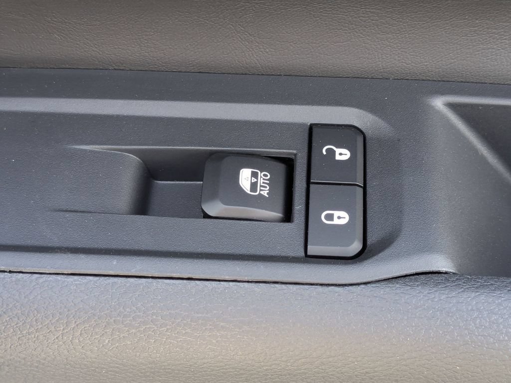 New 2026 Jeep Compass Trailhawk w/ Sun, Sound & Navigation Group AWD/4WD image 34
