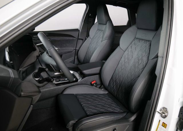 New 2025 Audi SQ5 Prestige image 11