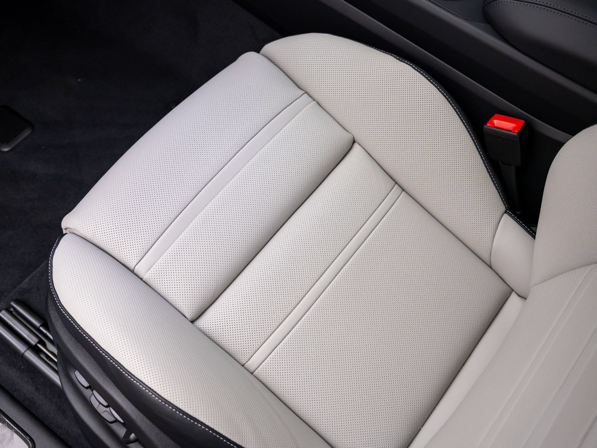 New 2026 Porsche Cayenne Coupe AWD/4WD image 16