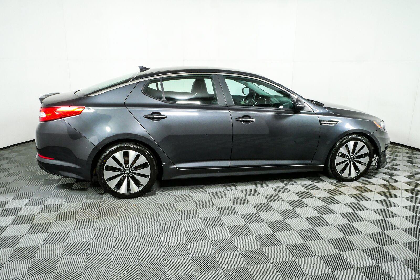 Used 2011 Kia Optima SX FWD image 2