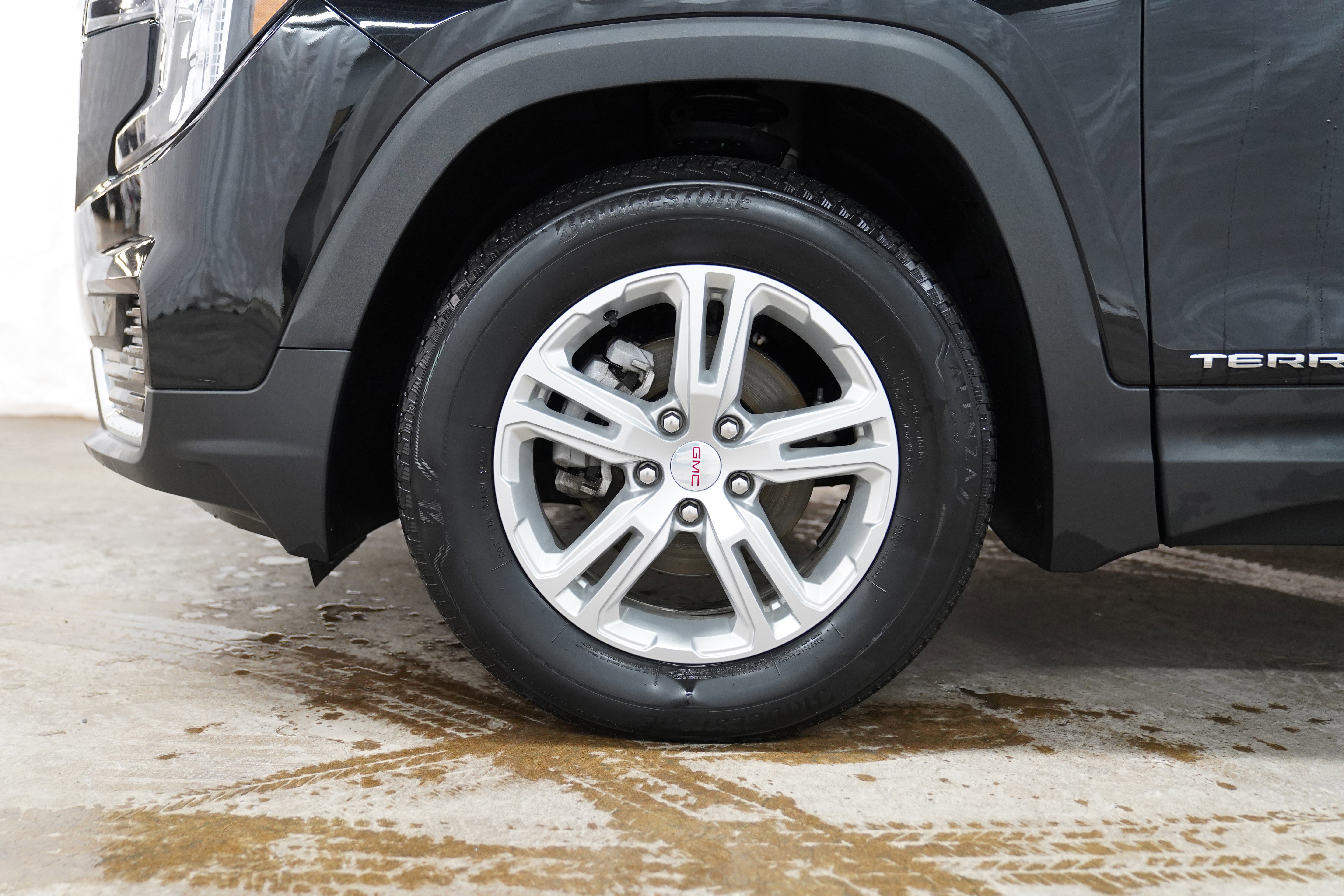 Used 2023 GMC Terrain SLE w/ Driver Convenience Package image 15