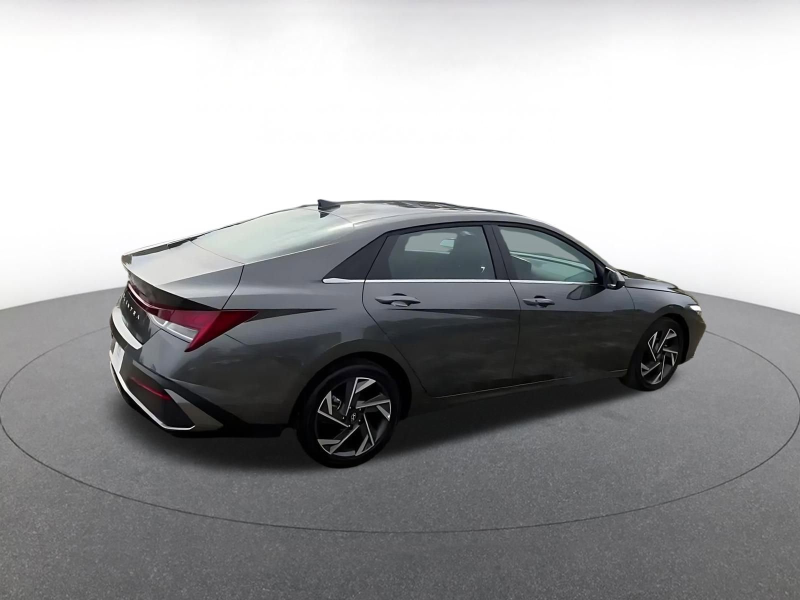 Used 2025 Hyundai Elantra SEL image 15