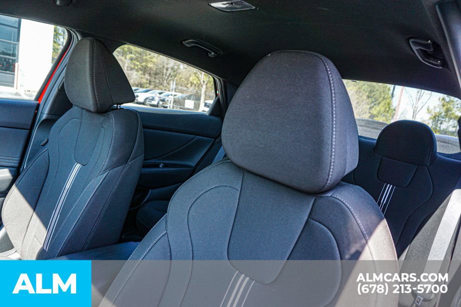 Used 2025 Hyundai Elantra Sport FWD image 18
