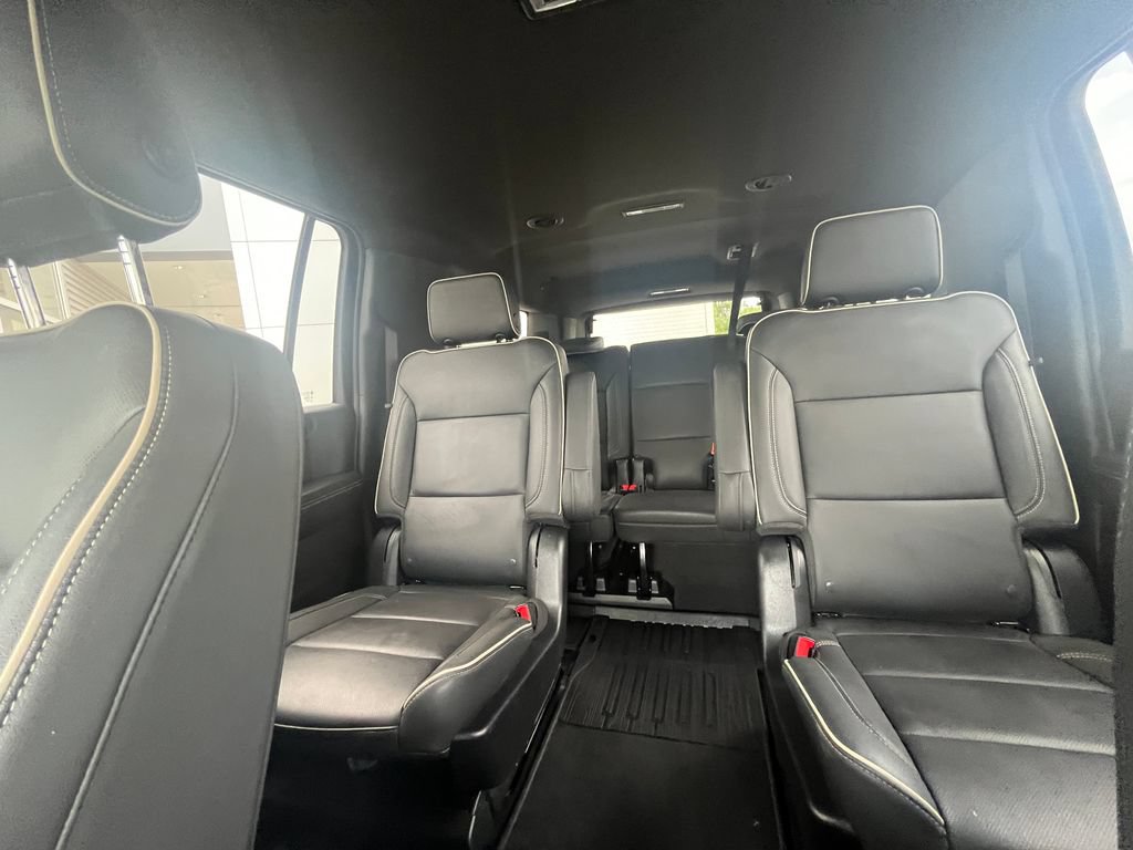 Used 2025 GMC Yukon XL Elevation RWD image 17