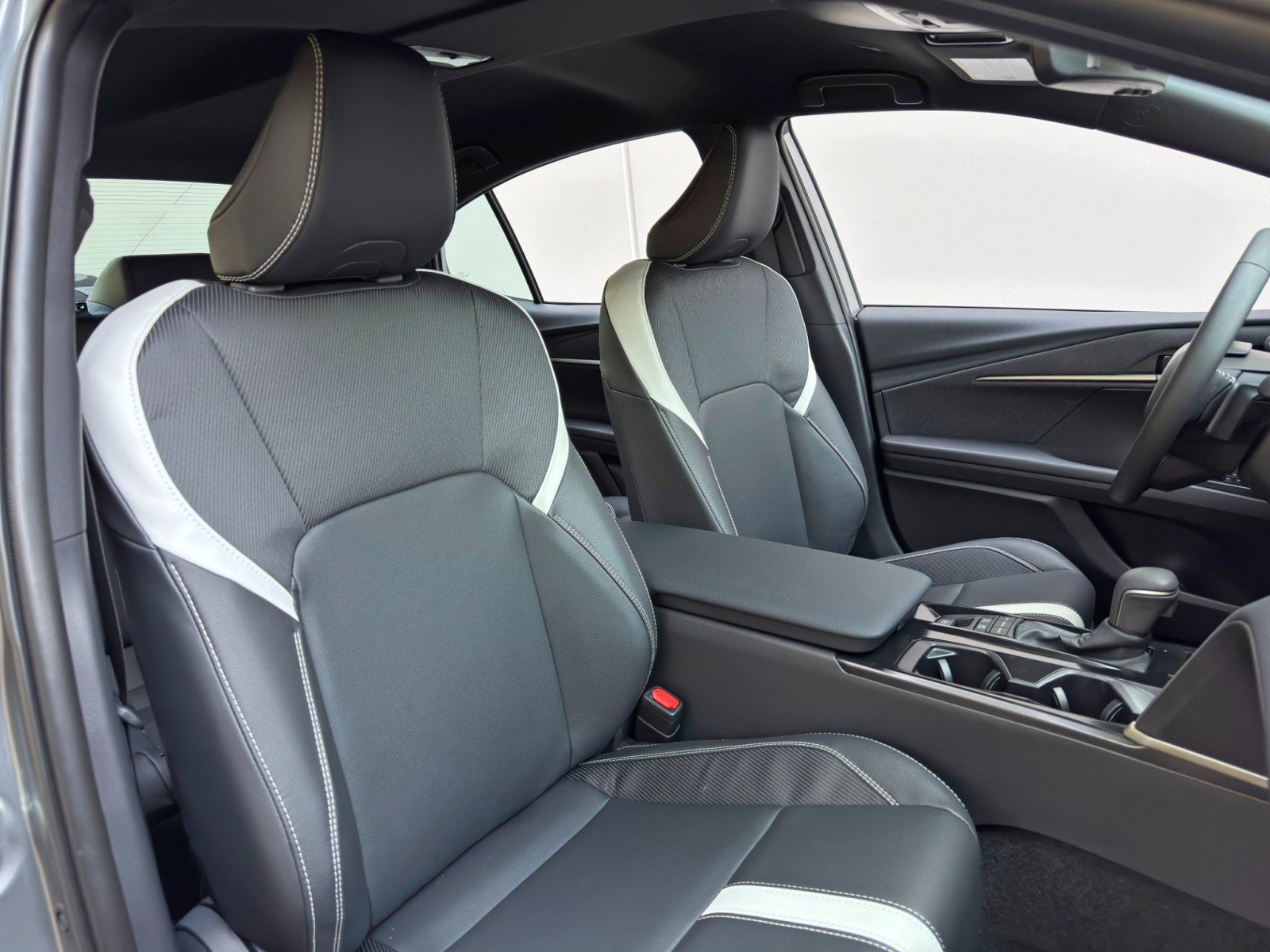 Used 2025 Toyota Camry SE w/ Convenience Package image 33