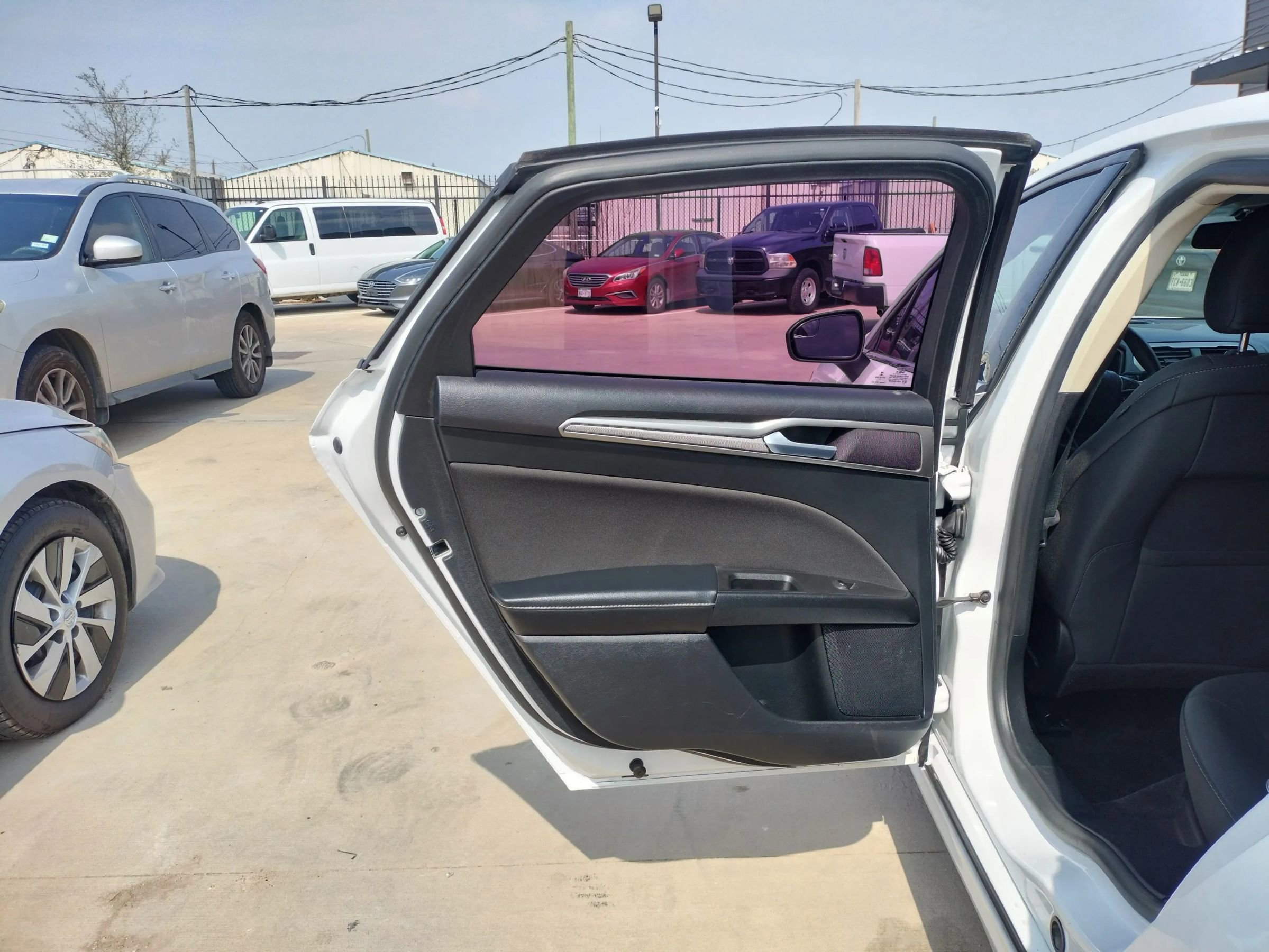 Used 2018 Ford Fusion SE w/ Fusion SE Technology Package image 23