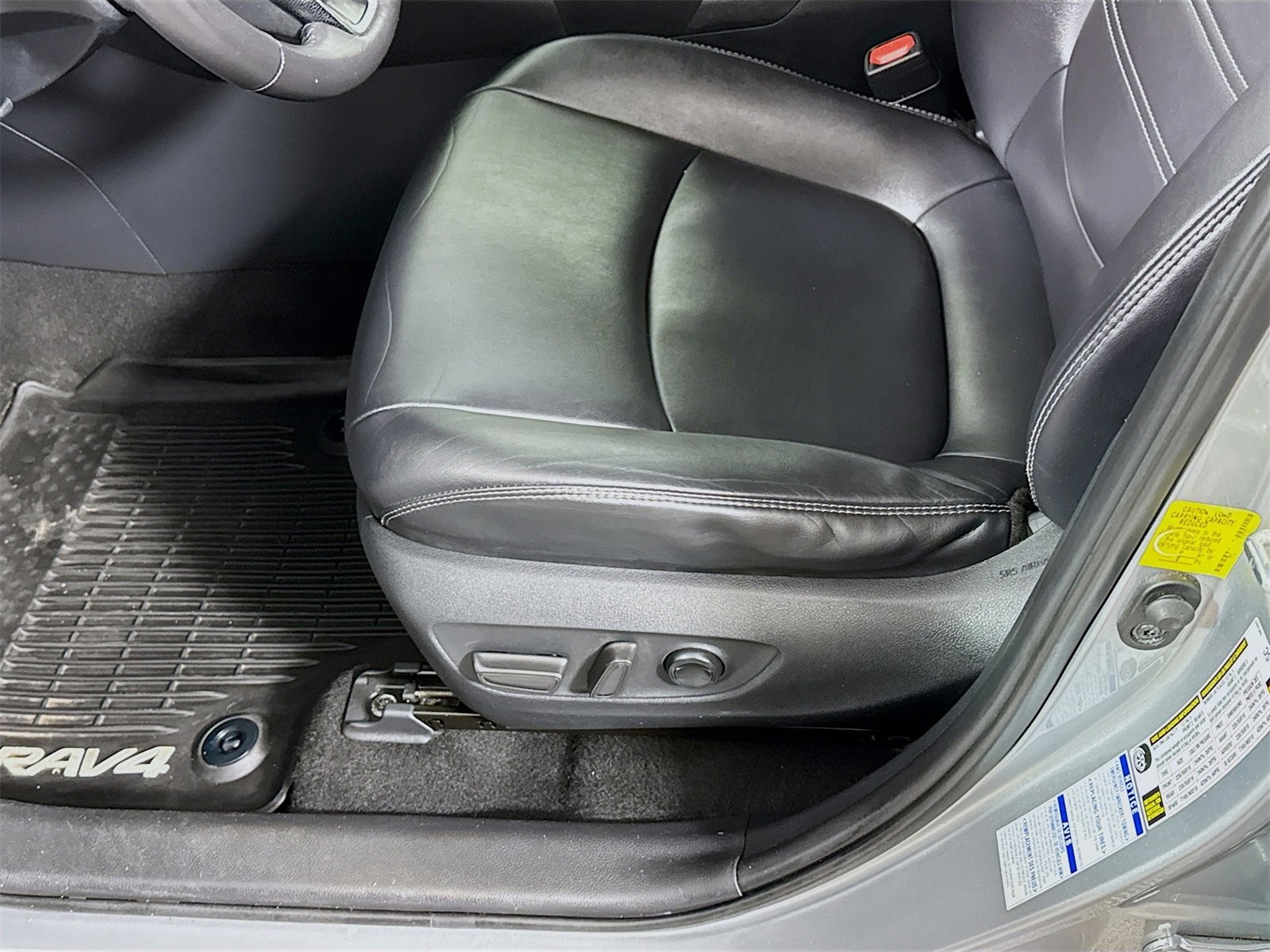 Used 2019 Toyota RAV4 XLE Premium image 16