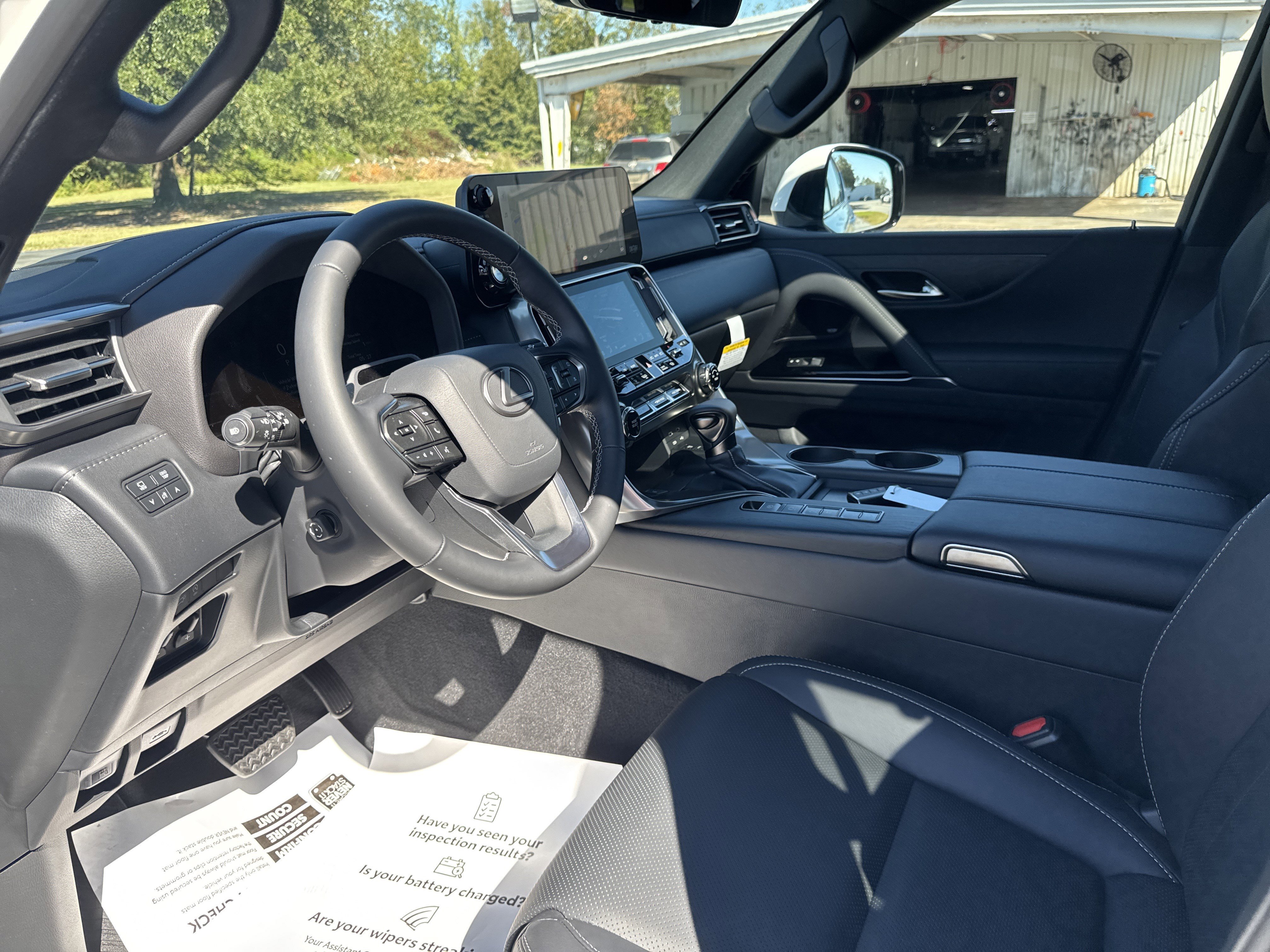 Used 2025 Lexus LX 600 4WD w/ Interior Upgrade Package image 15