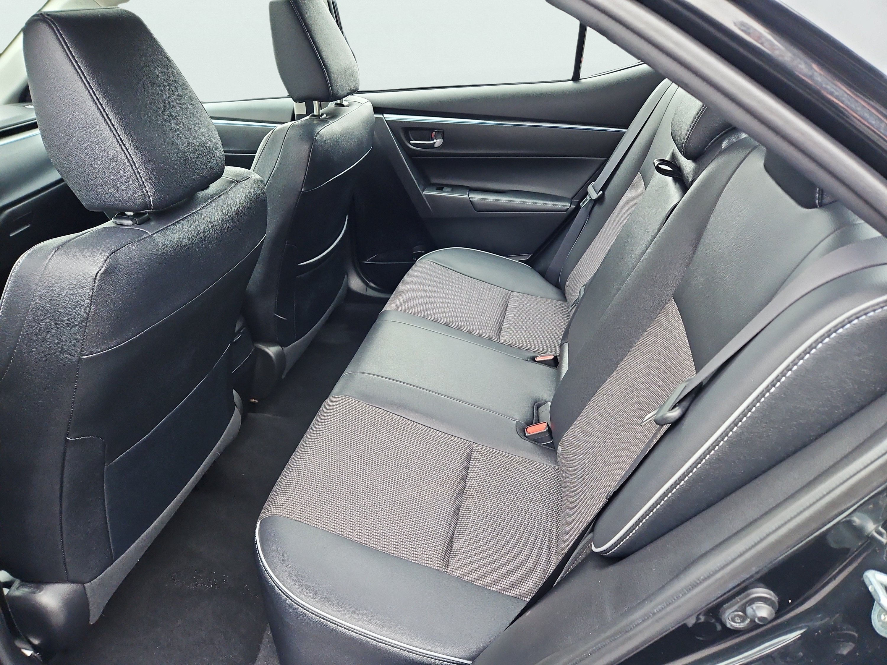 Used 2016 Toyota Corolla S FWD image 29