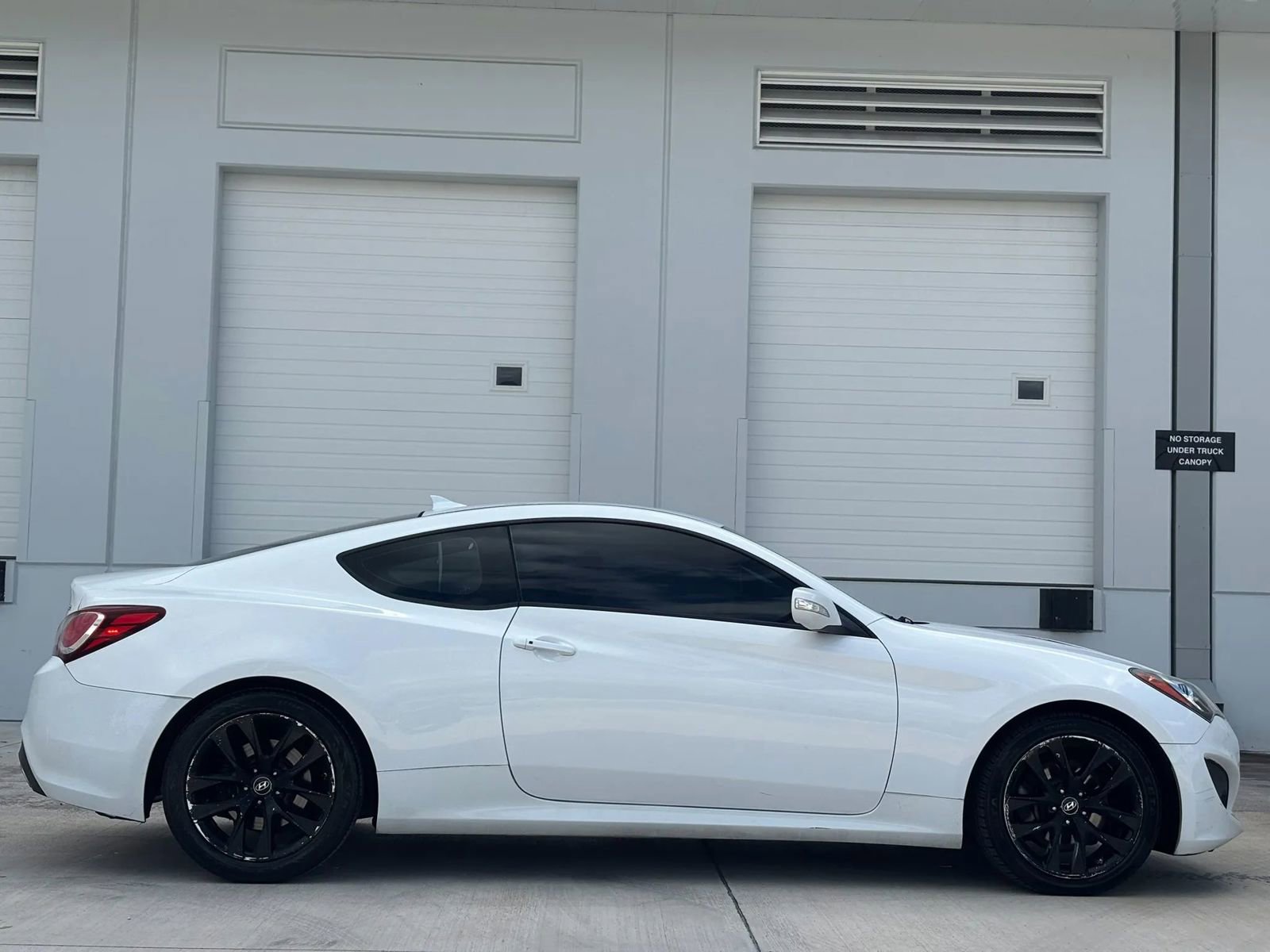 Used 2015 Hyundai Genesis 3.8 RWD image 8