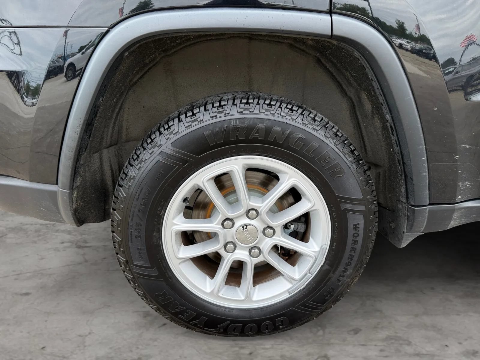 Used 2019 Jeep Grand Cherokee Laredo AWD/4WD image 44