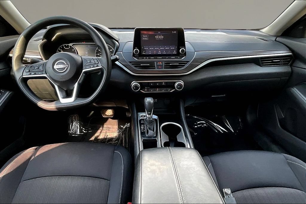 Used 2024 Nissan Altima 2.5 SV FWD image 6