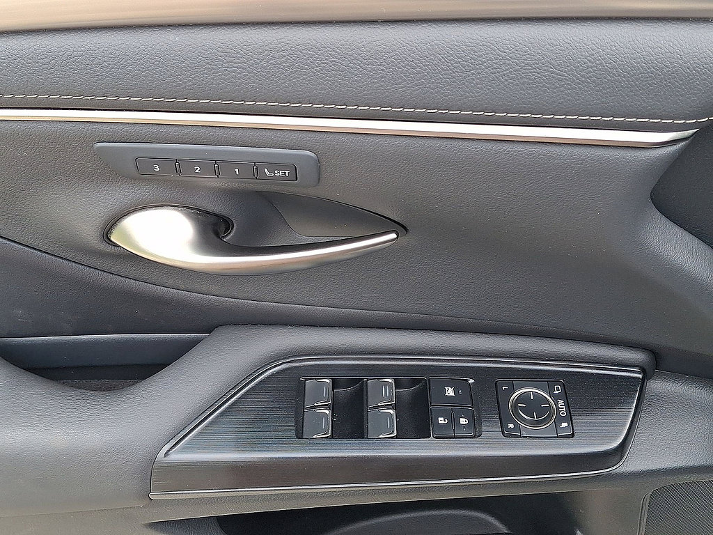 Used 2021 Lexus ES 350 F Sport w/ Accessory Package 2 FWD image 10