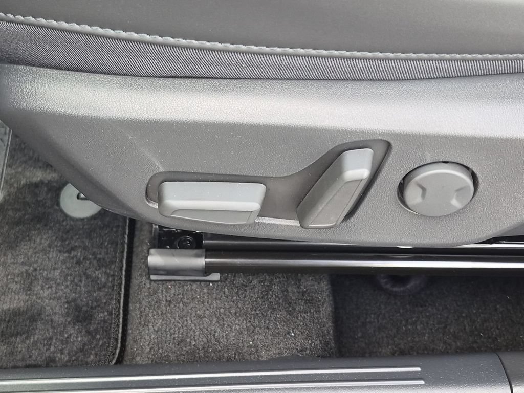 New 2026 Kia Niro FWD image 36