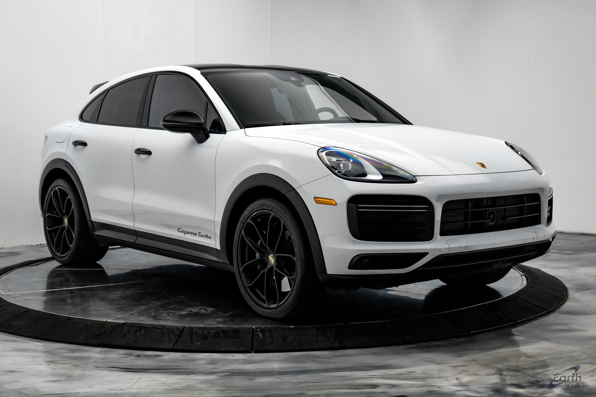 Used 2022 Porsche Cayenne Turbo image 19