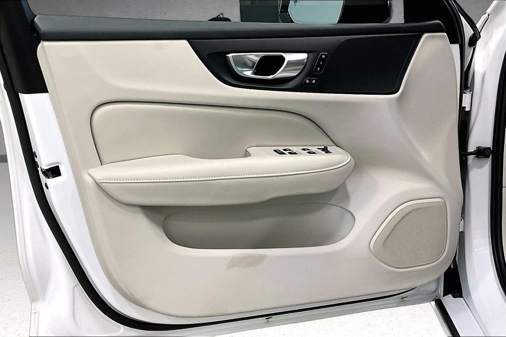 Certified 2025 Volvo S60 B5 Plus AWD/4WD image 20