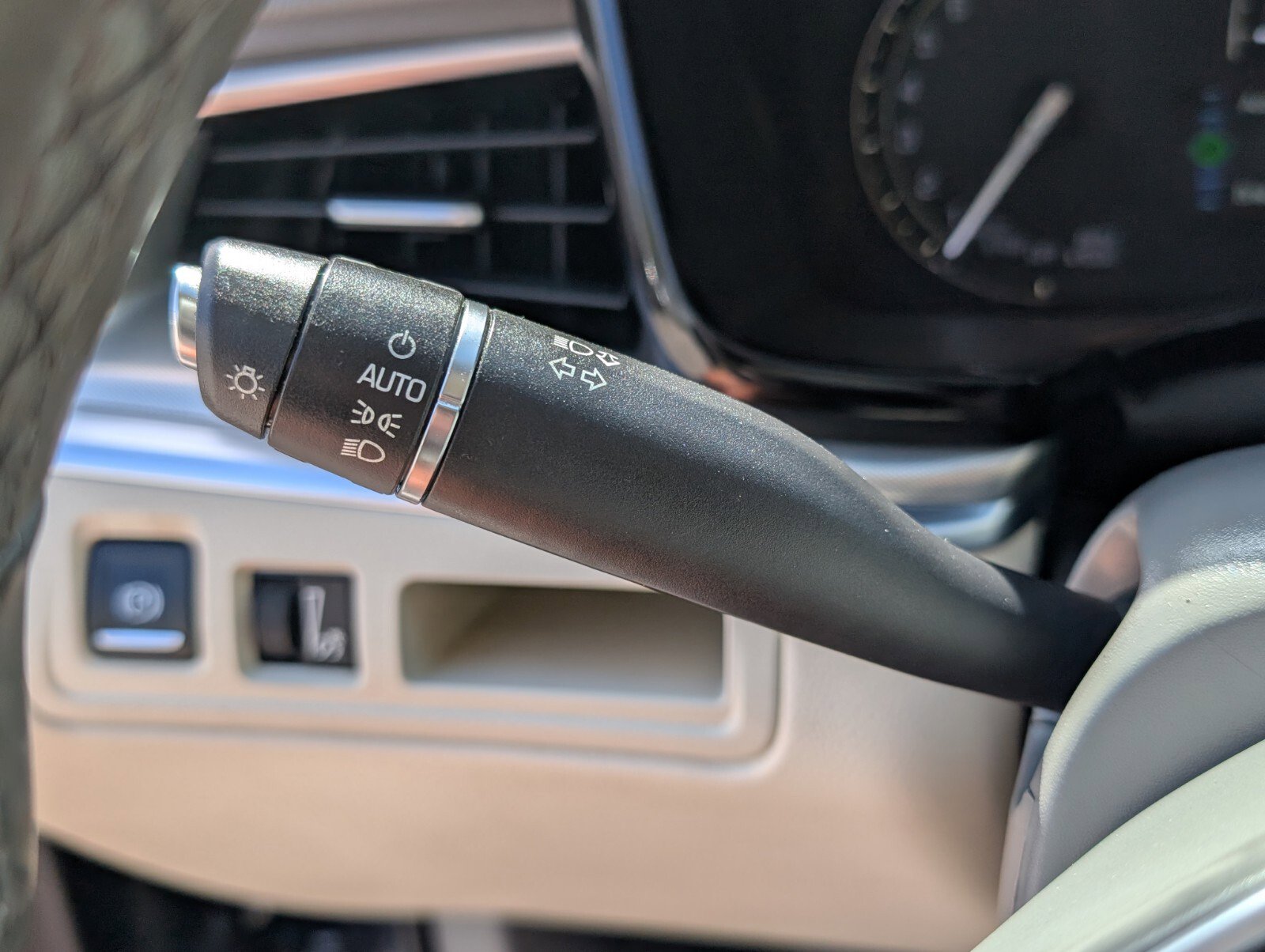 Used 2018 Cadillac XT5 Luxury image 43