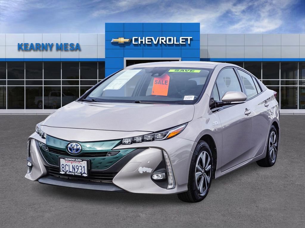 Used 2017 Toyota Prius Prime Advanced w/ Preferred Accessory Package FWD image 3