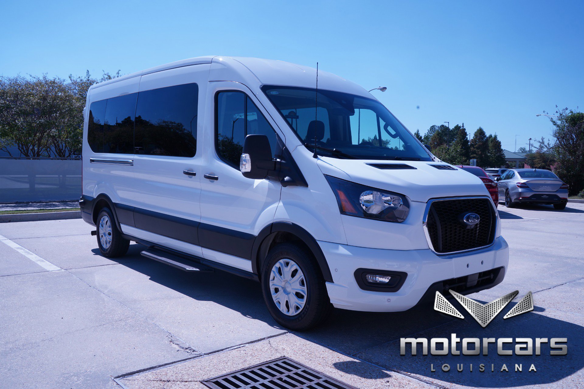 Used 2023 Ford Transit 350 XLT image 9